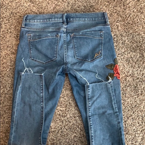 Ankle Length Mid Rise Embroidered Express Jeans - Picture 3 of 4